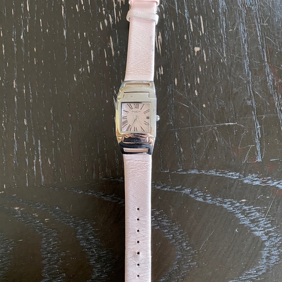 Kenneth Cole watch in Light Pink leather - Picture 2 of 5